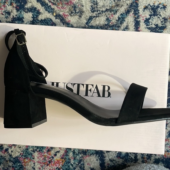 Brand new never worn, wrong size for me - Picture 3 of 4